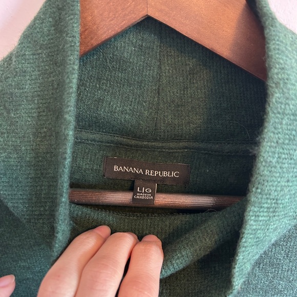 Banana Republic Oversized Turtleneck Sweater - Picture 4 of 5